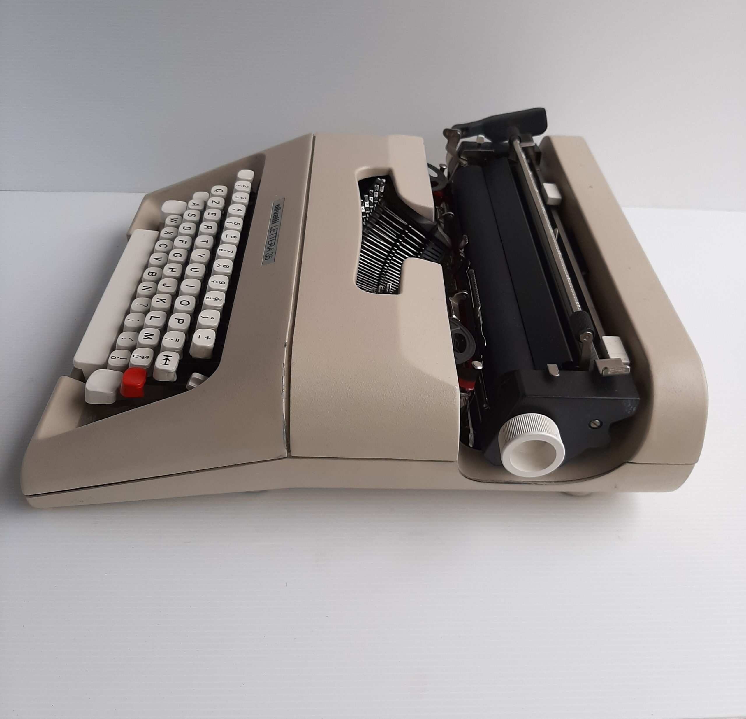 Macchina da scrivere vintage Olivetti Lettera 35